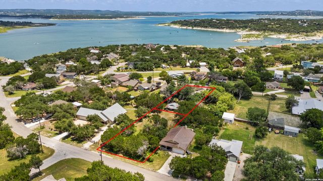 2099 BLUERIDGE DR, Canyon Lake, TX 78133