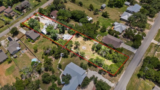 2099 BLUERIDGE DR, Canyon Lake, TX 78133