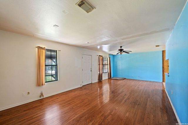 2099 BLUERIDGE DR, Canyon Lake, TX 78133