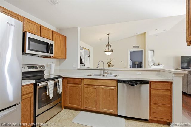 29639 Nottingham Circle, Livonia, MI 48152