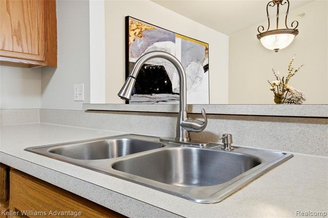 29639 Nottingham Circle, Livonia, MI 48152