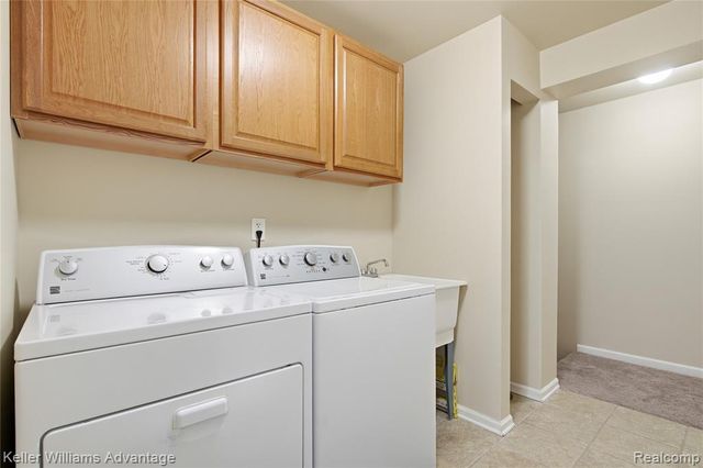 29639 Nottingham Circle, Livonia, MI 48152