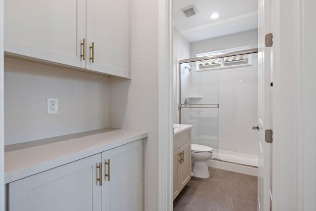 727 E Chelsea St, Lodi, CA 95242