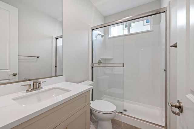 727 E Chelsea St, Lodi, CA 95242