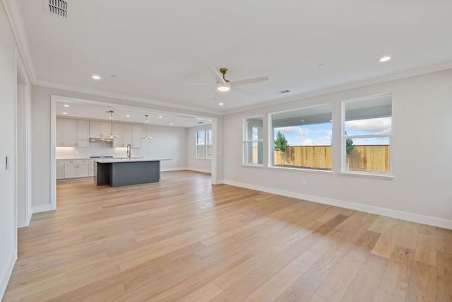 727 E Chelsea St, Lodi, CA 95242