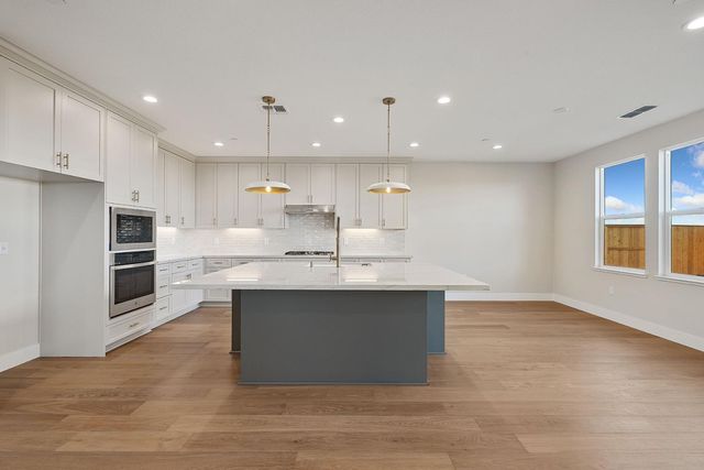 727 E Chelsea St, Lodi, CA 95242
