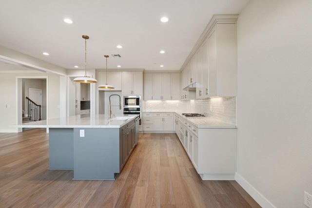 727 E Chelsea St, Lodi, CA 95242