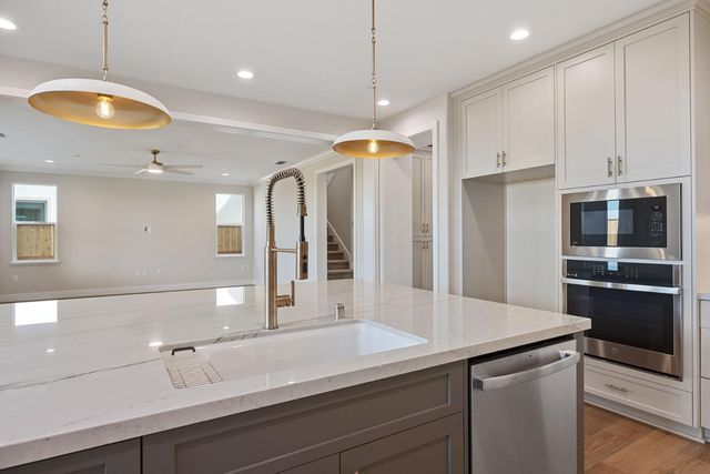 727 E Chelsea St, Lodi, CA 95242