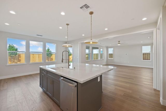 727 E Chelsea St, Lodi, CA 95242
