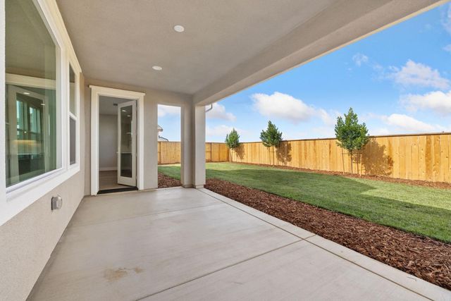 727 E Chelsea St, Lodi, CA 95242
