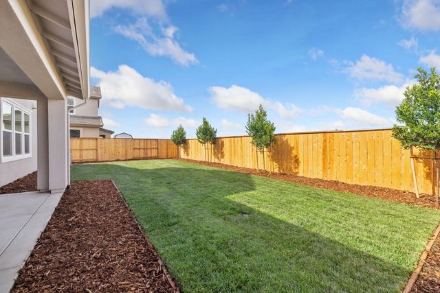 727 E Chelsea St, Lodi, CA 95242