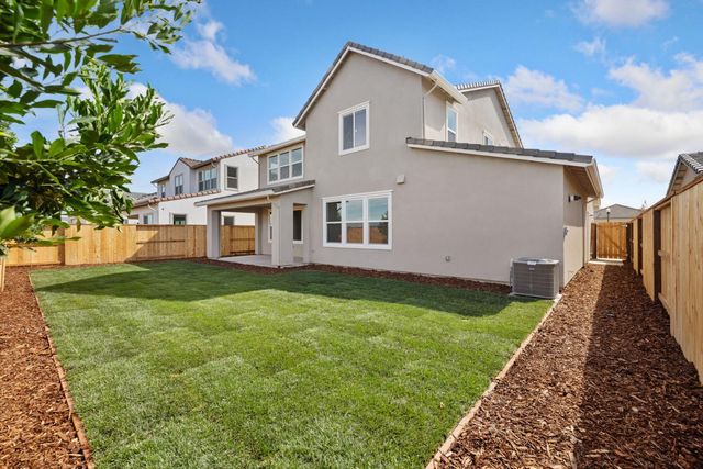 727 E Chelsea St, Lodi, CA 95242