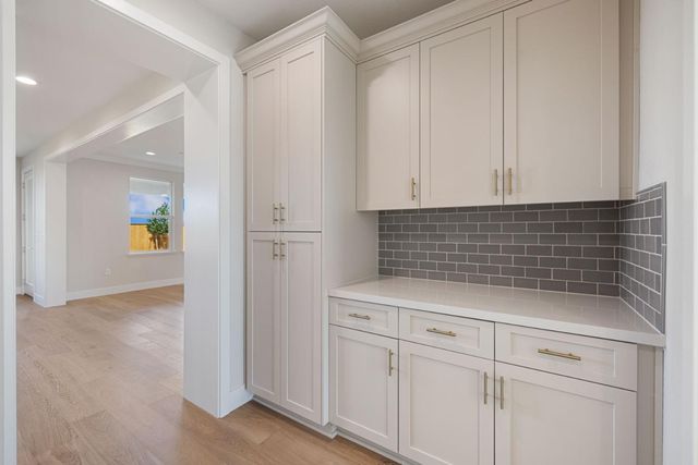 727 E Chelsea St, Lodi, CA 95242