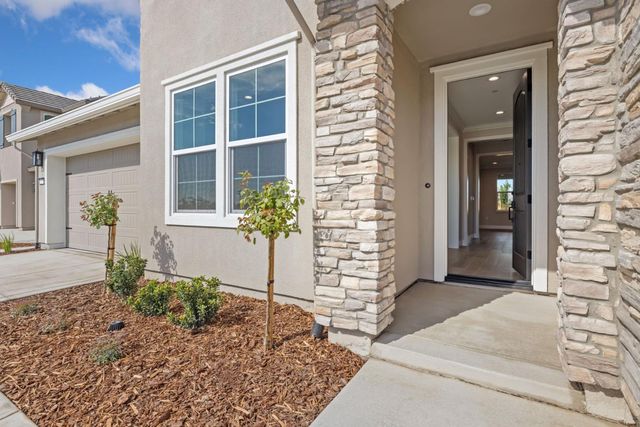 727 E Chelsea St, Lodi, CA 95242