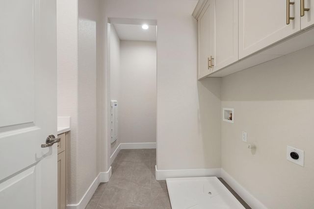 727 E Chelsea St, Lodi, CA 95242