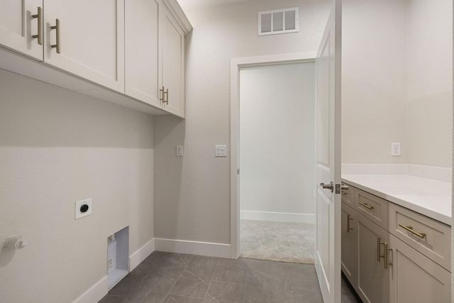 727 E Chelsea St, Lodi, CA 95242