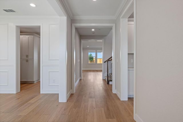 727 E Chelsea St, Lodi, CA 95242