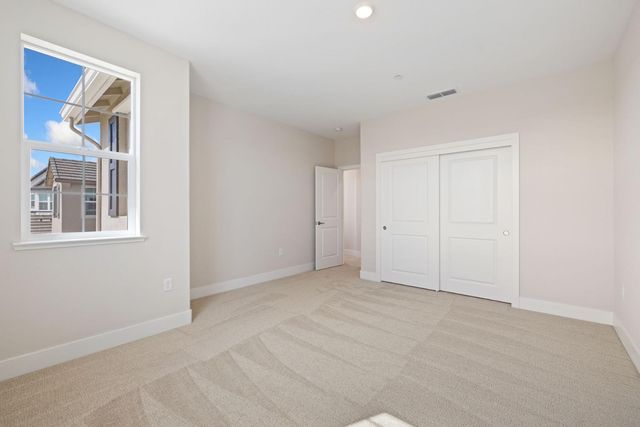 727 E Chelsea St, Lodi, CA 95242
