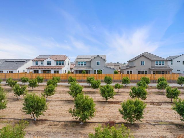 727 E Chelsea St, Lodi, CA 95242