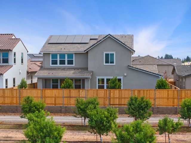 727 E Chelsea St, Lodi, CA 95242