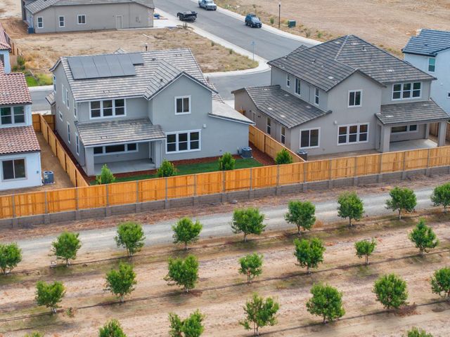 727 E Chelsea St, Lodi, CA 95242