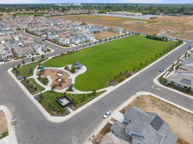727 E Chelsea St, Lodi, CA 95242