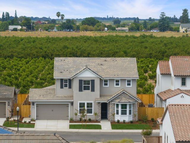 727 E Chelsea St, Lodi, CA 95242