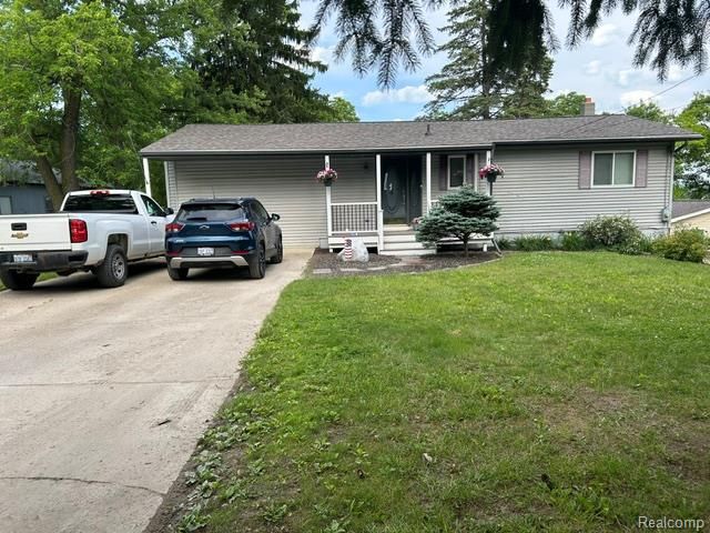 15471 Whitaker Road, Fenton Charter Township, MI 48451