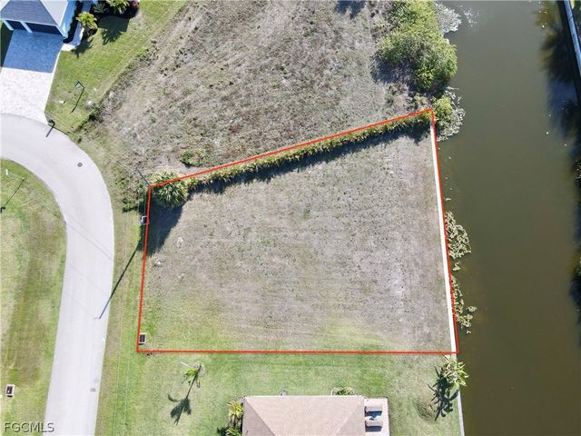 2102 SW 15 TER, Cape Coral, FL 33991