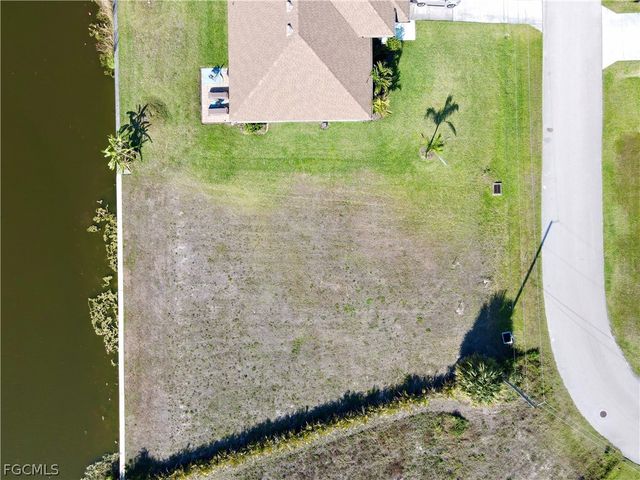 2102 SW 15 TER, Cape Coral, FL 33991