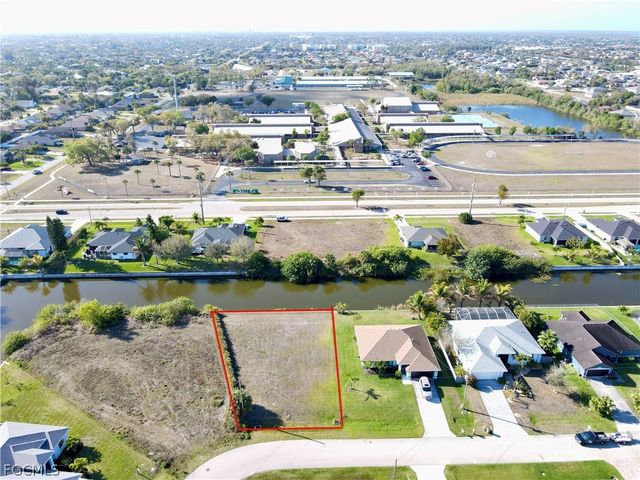 2102 SW 15 TER, Cape Coral, FL 33991