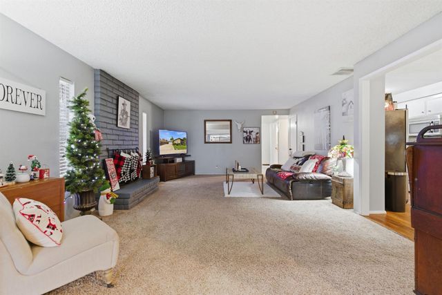 412 Tioga Dr, Lodi, CA 95242