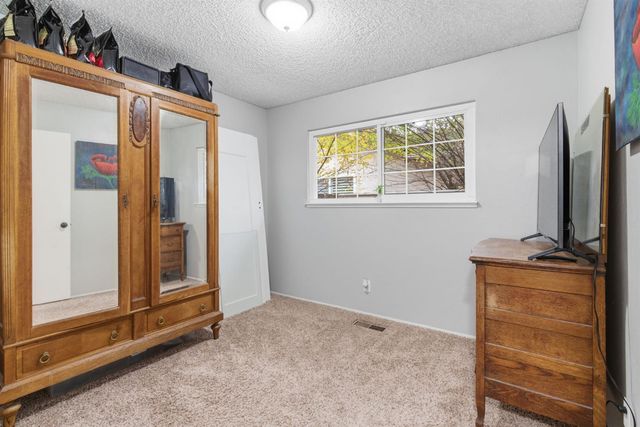 412 Tioga Dr, Lodi, CA 95242