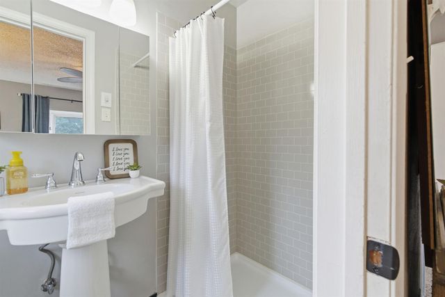 412 Tioga Dr, Lodi, CA 95242