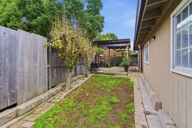 412 Tioga Dr, Lodi, CA 95242