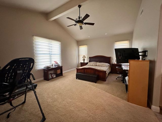 1530 E Golden Valley Way, Fresno, CA 93730