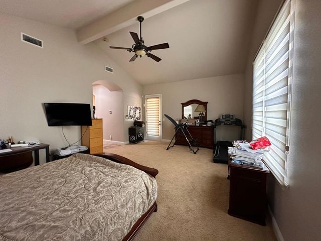 1530 E Golden Valley Way, Fresno, CA 93730