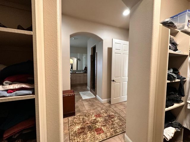 1530 E Golden Valley Way, Fresno, CA 93730