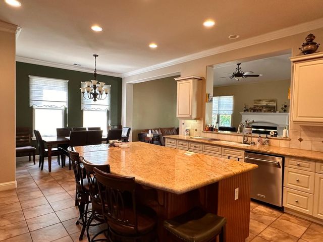 1530 E Golden Valley Way, Fresno, CA 93730