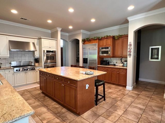 1530 E Golden Valley Way, Fresno, CA 93730