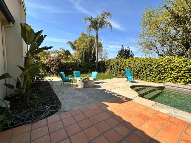 1530 E Golden Valley Way, Fresno, CA 93730