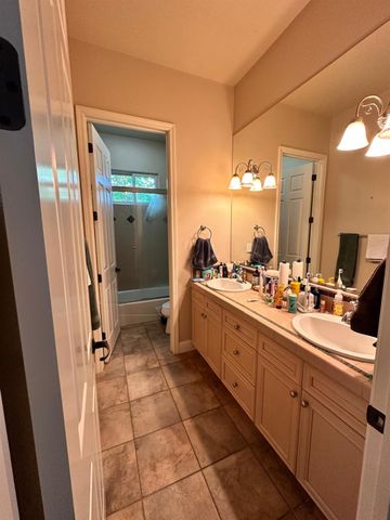 1530 E Golden Valley Way, Fresno, CA 93730