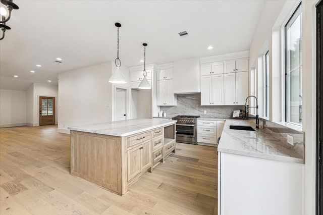 10155 Hanka Drive, Houston, TX 77043