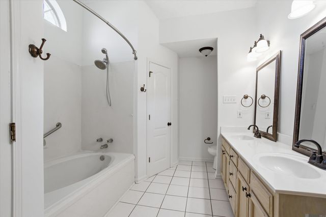 12842 Magnolia Chase Dr, Baton Rouge, LA 70810