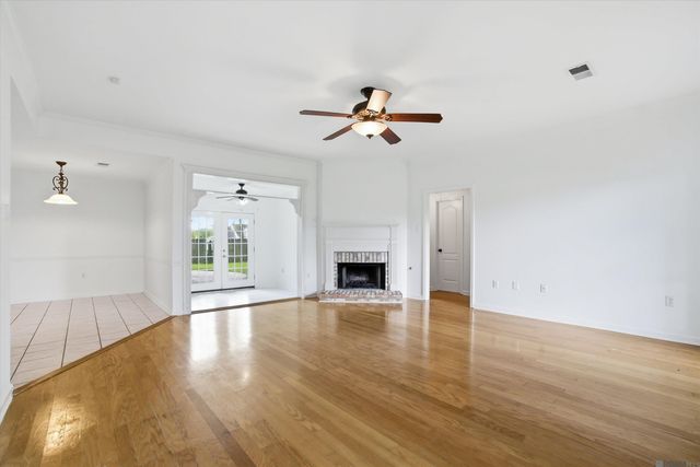 12842 Magnolia Chase Dr, Baton Rouge, LA 70810