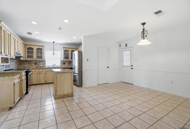 12842 Magnolia Chase Dr, Baton Rouge, LA 70810