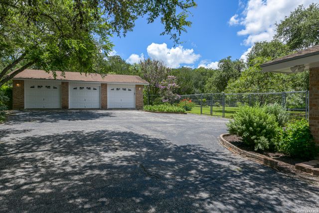 9418 Bluebell Dr, Garden Ridge, TX 78266