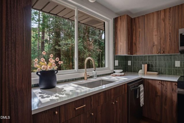 27 S Circle Drive, Chapel Hill, NC 27516