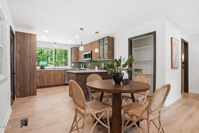 27 S Circle Drive, Chapel Hill, NC 27516