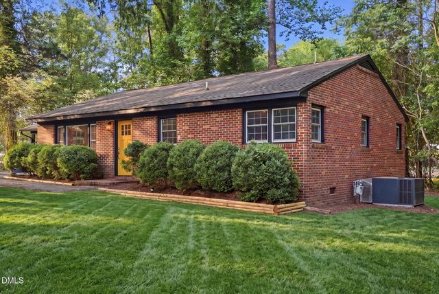 27 S Circle Drive, Chapel Hill, NC 27516
